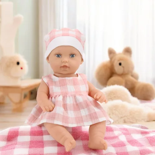 Üvegszemű hagyományos csecsemő baba